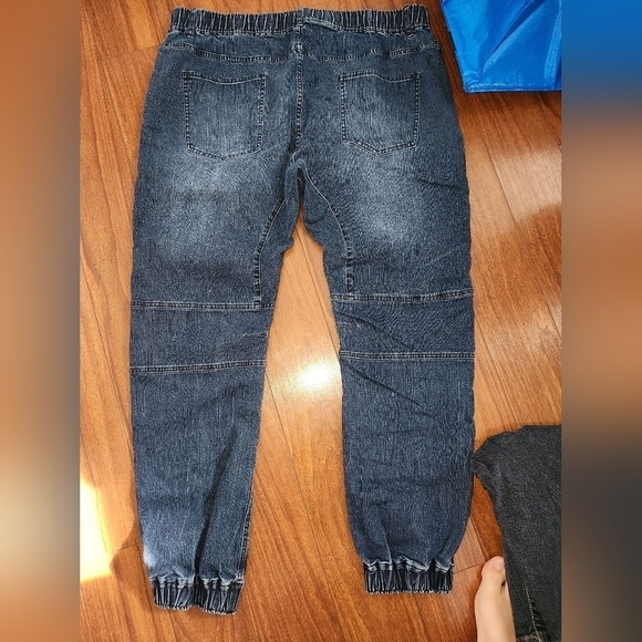 Jean  Joggers - Picture 2 of 3